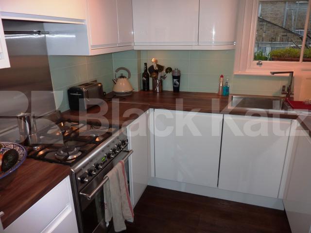 			MUST SEE!, 2 Bedroom, 1 bath, 1 reception Flat			 Balmore Street, DARTMOUTH PARK